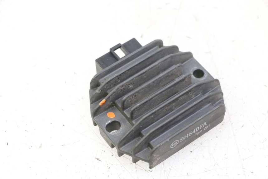 photo de LADEREGLER YAMAHA YP MAJESTY 125 (2002 - 2006) - Alternative Perspektive