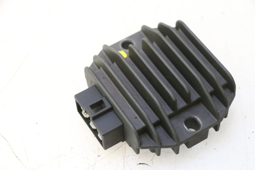 photo de LADEREGLER YAMAHA YP MAJESTY 125 (1998 - 2001) - Alternative Perspektive