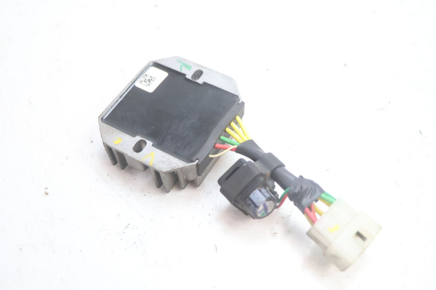 photo de REGLER LICHTMASCHINE PIAGGIO ZIP IGET 4T 50 (2021 - 2023) - Alternative Perspektive