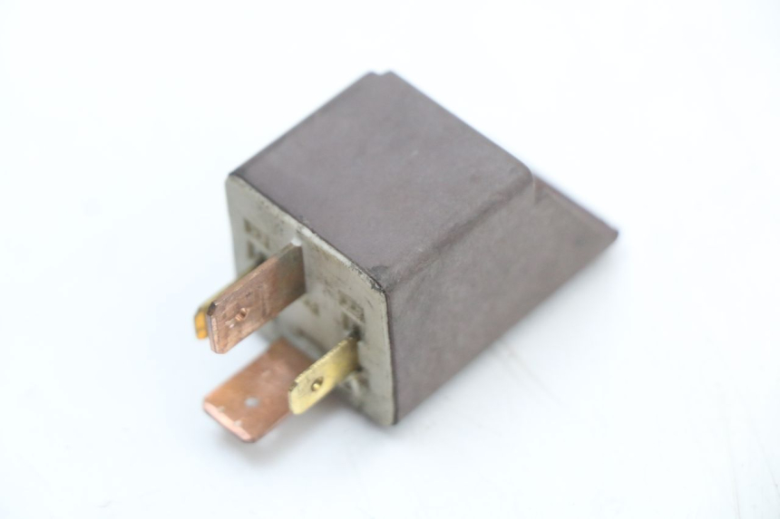 photo de ANLASSERRELAIS PIAGGIO FLY 4T 50 (2004 - 2010) - Zoom auf Gebrauchszustand