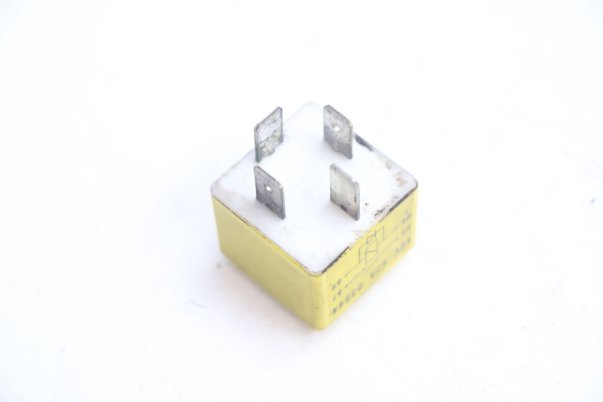 photo de STARTER RELAIS PEUGEOT SPEEDFIGHT LC 50 (1996 - 2002) - Zoom auf Gebrauchszustand