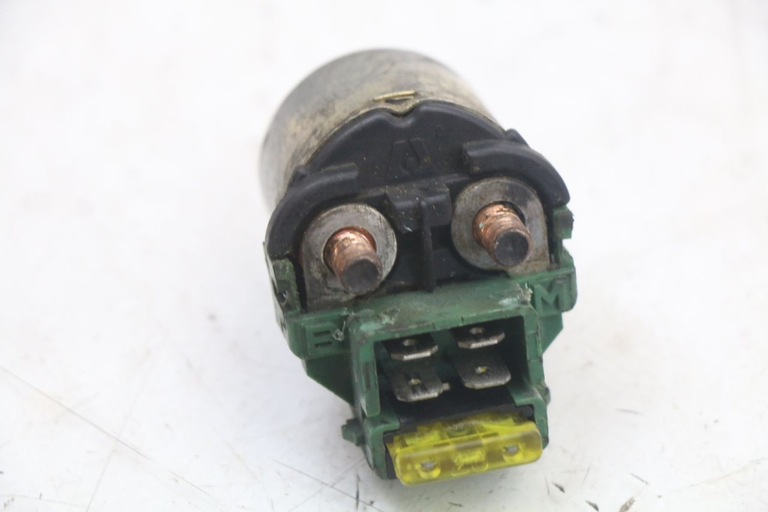 photo de ANLASSERRELAIS SUZUKI GS F 500 (2004 - 2007) - Detailansicht des Bauteils