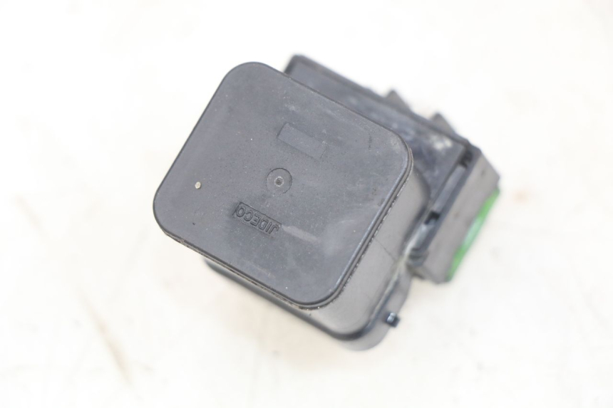 photo de STARTERRELAY SUZUKI SV N 650 (1999 - 2002) - Zoom auf Gebrauchszustand