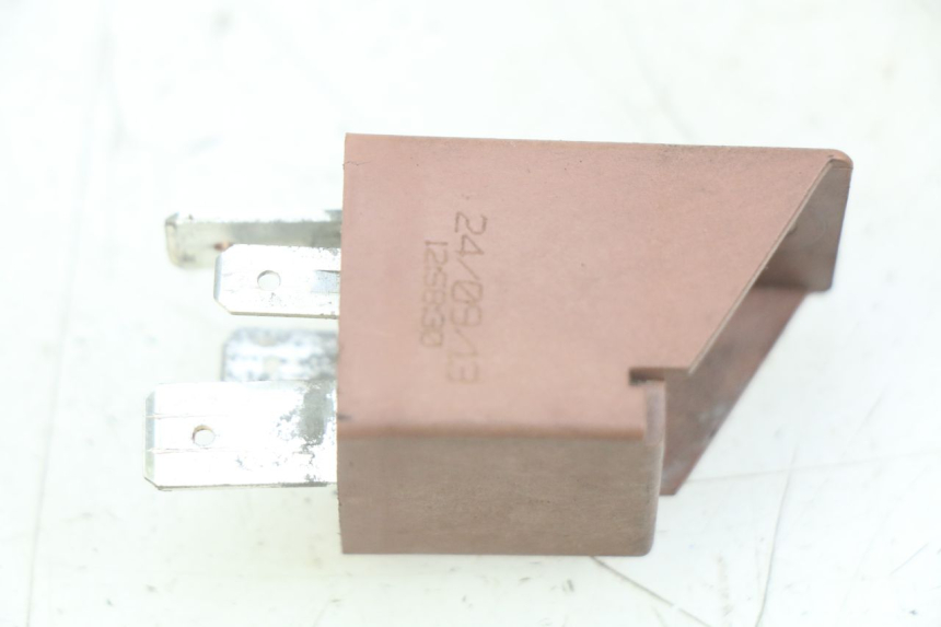 photo de STARTERRELAY PIAGGIO VESPA PRIMAVERA 2T 50 (2013 - 2018) - Alternative Perspektive