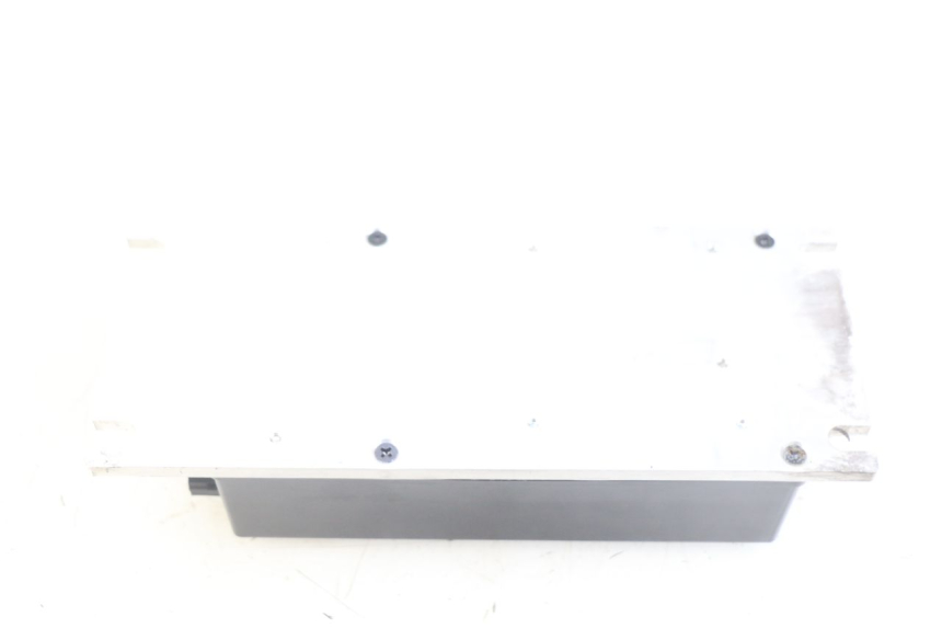 photo de ELEKTRISCHE RELAIS ECCITY ARTELEC 670 1 (2013 - 2017) - Zoom auf Gebrauchszustand