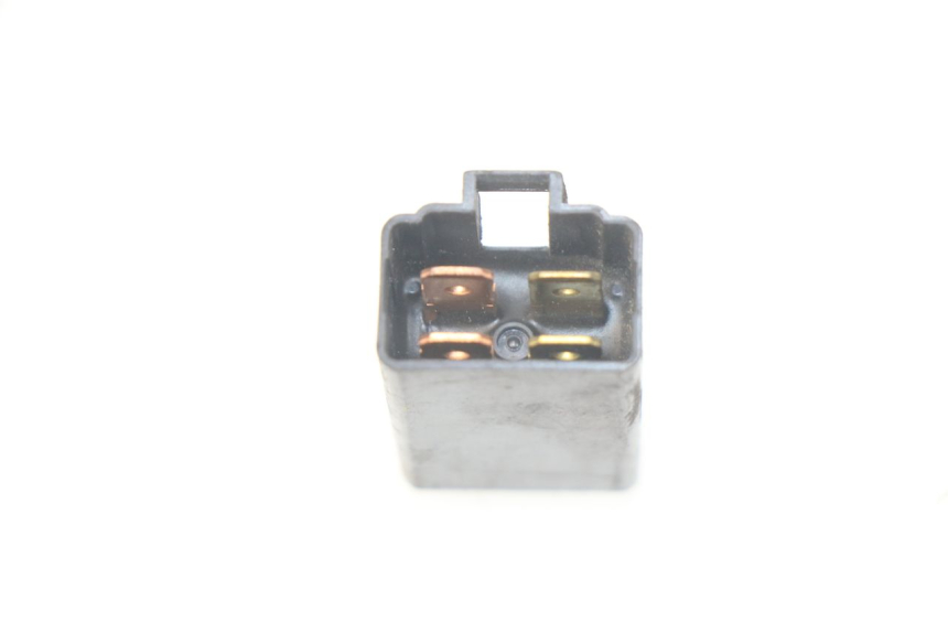 photo de ELEKTRISCHES RELAIS SUZUKI BURGMAN 125 (2007 - 2014) - Zoom auf Gebrauchszustand