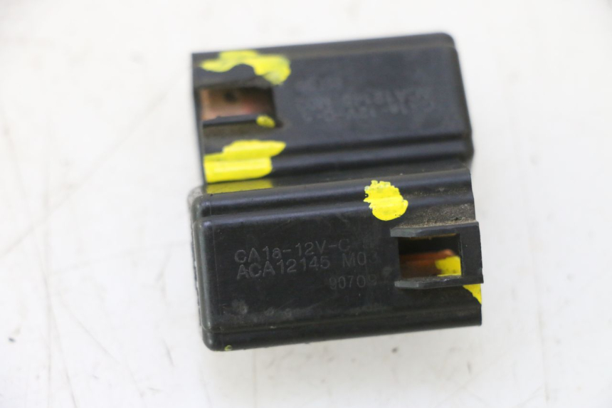 photo de ELEKTRISCHES RELAIS SUZUKI BURGMAN 125 (2007 - 2014) - Zoom auf Gebrauchszustand