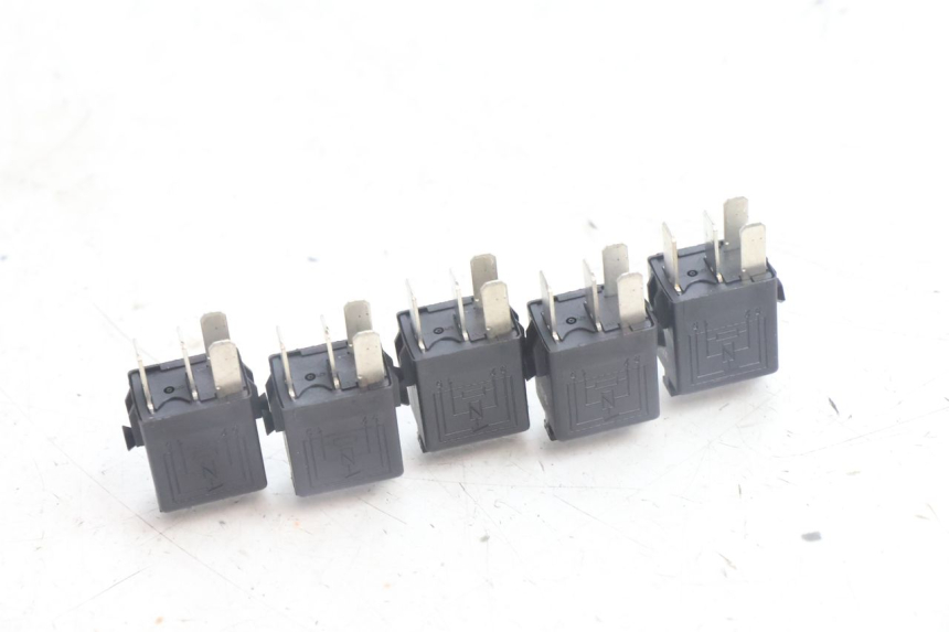 photo de ELEKTRISCHE RELAIS BMW C1 125 (2000 - 2003) - Detailansicht des Bauteils