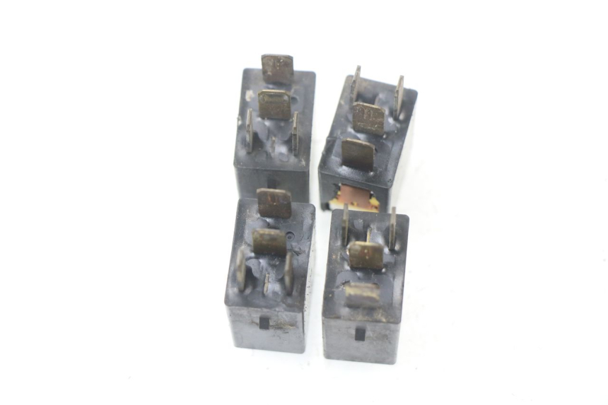 photo de ELEKTRISCHE RELAIS HONDA FES PANTHEON 125 (2003 - 2007) - Alternative Perspektive