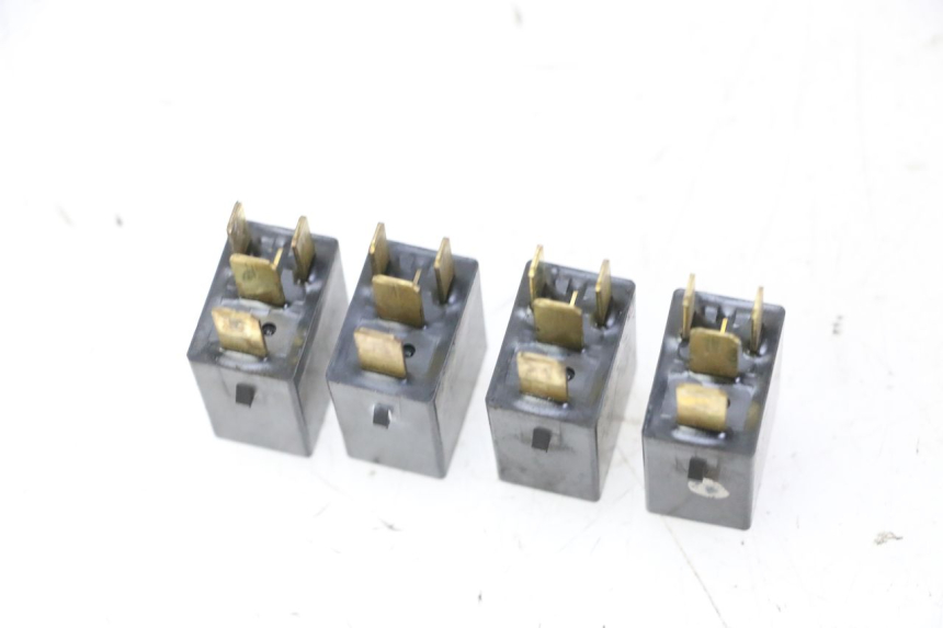 photo de ELEKTRISCHES RELAIS HONDA FES S-WING SWING ABS 125 (2007 - 2015) - Alternative Perspektive