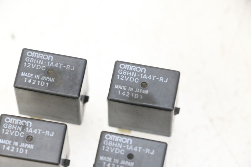 photo de ELEKTRISCHES RELAIS HONDA FES S-WING SWING ABS 125 (2007 - 2015) - Technische Nahaufnahme