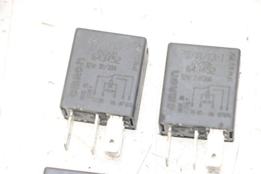 photo de RELAIS PIAGGIO IE MP3 YOURBAN 300 (2011 - 2016) - Alternative Perspektive