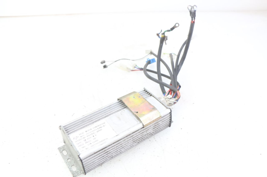 photo de ELEKTRISCHE RELAIS RED ELECTRIC RED E PRO 1 (2017 - 2019) - Oberflächenzustand und Material