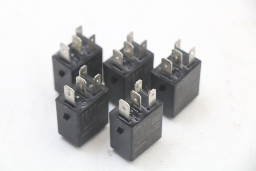 photo de RELAIS ROYAL ENFIELD SCRAM 411 (2022 - 2024) - Alternative Perspektive