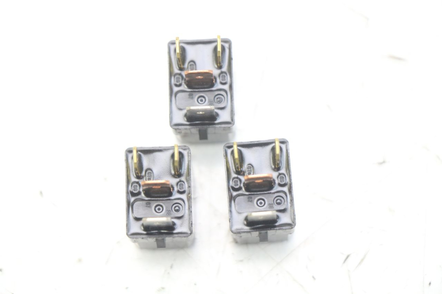 photo de ELEKTRISCHES RELAIS YAMAHA XP T-MAX TMAX 500 (2004 - 2007) - Zoom auf Gebrauchszustand