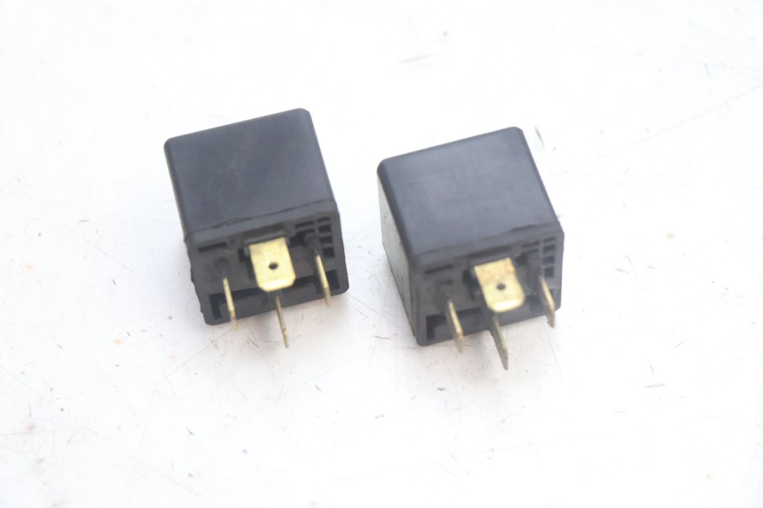 photo de ELEKTRISCHES RELAIS YAMAHA YP MAJESTY 125 (2002 - 2006) - Detailansicht des Bauteils
