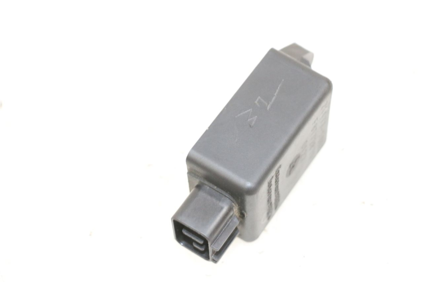 photo de RELAIS KAWASAKI ZR 7 750 (1999 - 2004) - Alternative Perspektive