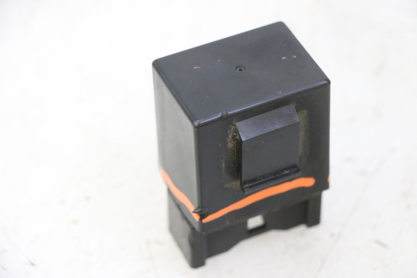 photo de KRAFTSTOFFPUMPENRELAIS YAMAHA FZ6 N FAZER 600 (2004 - 2006) - Details der Befestigungspunkte