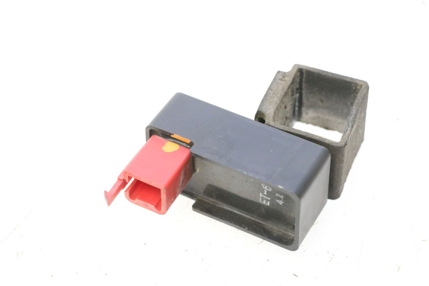 photo de KRAFTSTOFFPUMPENRELAIS HONDA ST PAN EUROPEAN 1100 (1990 - 2002) - Zoom auf Gebrauchszustand