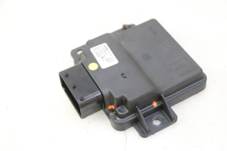 photo de ROLL LOCK RELAIS PIAGGIO MP3 HPE 310 (2024 - 2025) - Alternative Perspektive