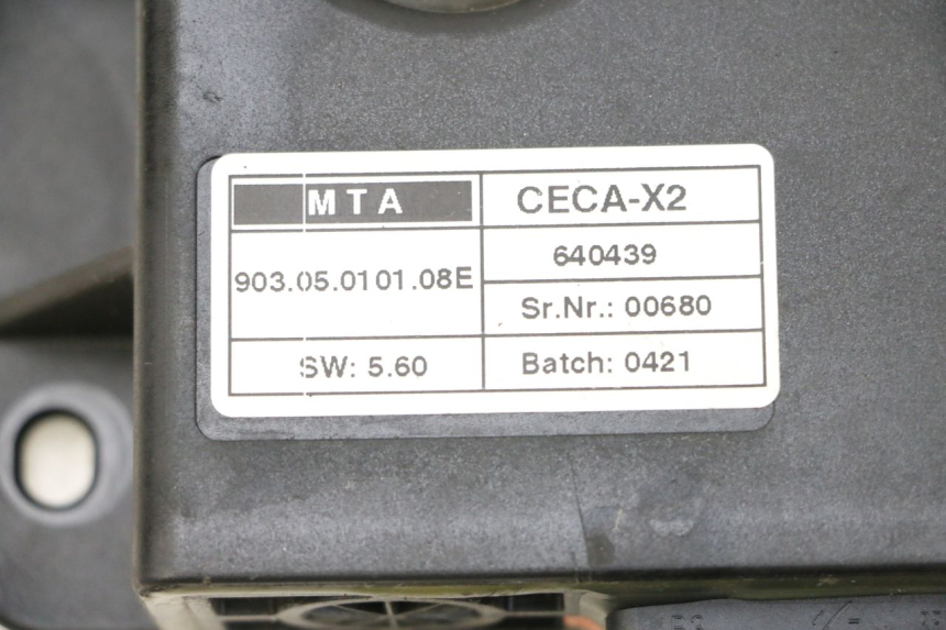 photo de ROLL LOCK RELAIS PIAGGIO MP3 HPE 300 (2019 - 2026) - Details der Befestigungspunkte