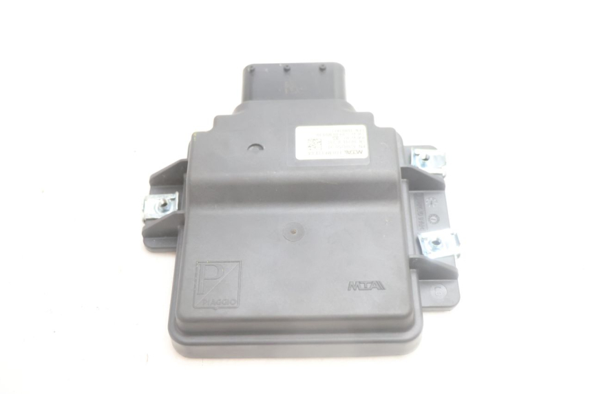 photo de ROLL LOCK RELAIS PIAGGIO MP3 HPE 530 (2022 - 2026) - Alternative Perspektive