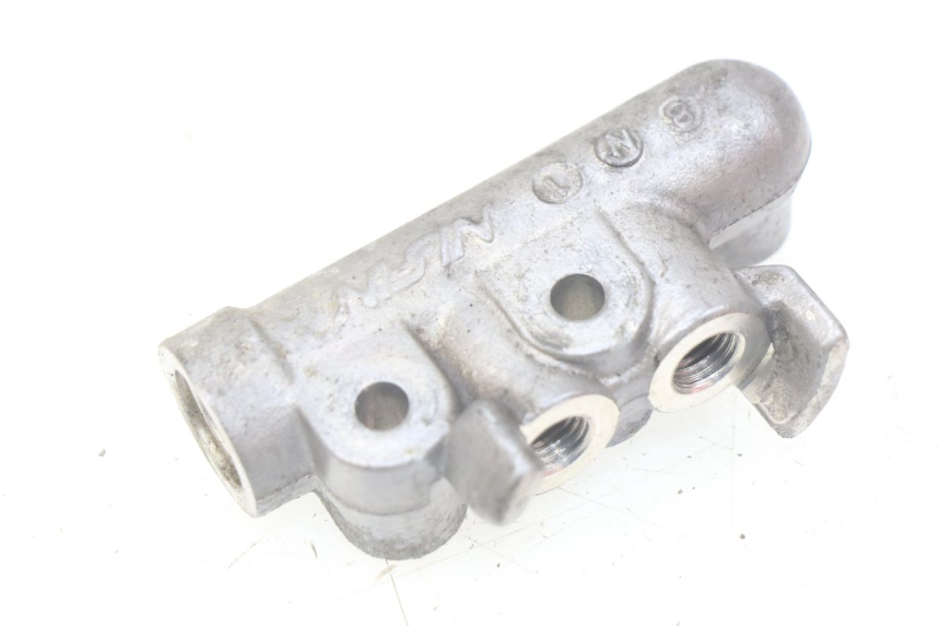 photo de BREMSSATTELVERTEILER SUZUKI BURGMAN 125 (2007 - 2014) - Zoom auf Gebrauchszustand