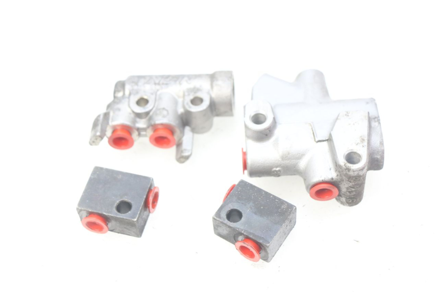 photo de BREMSSATTELVERTEILER YAMAHA FJR ABS 1300 (2006 - 2012) - Technische Nahaufnahme