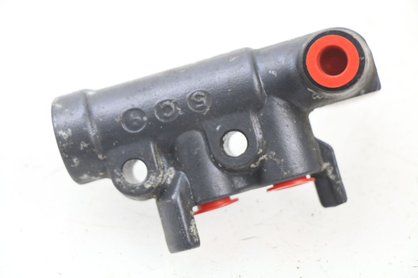 photo de BREMSSATTELVERTEILER HONDA FES PANTHEON 125 (2003 - 2007) - Zoom auf Gebrauchszustand