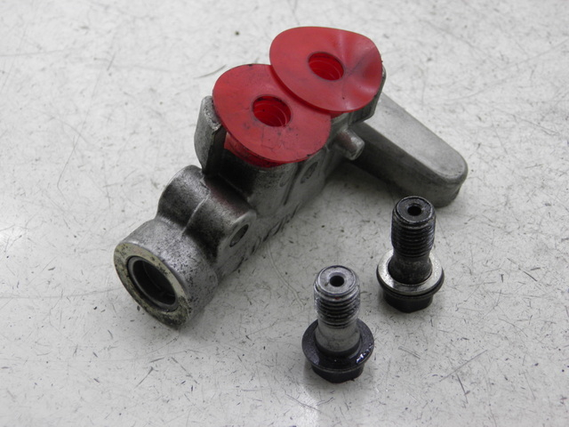 photo de BREMSVERTEILER HONDA FJS SILVER WING 600 (2003 - 2005) - Detailansicht des Bauteils