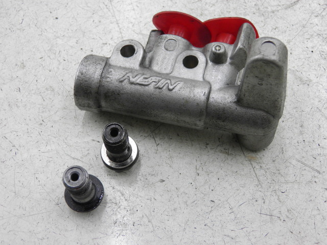 photo de BREMSVERTEILER HONDA FJS SILVER WING 600 (2003 - 2005) - Alternative Perspektive