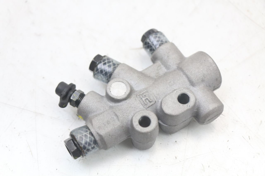 photo de BREMSVERTEILER PIAGGIO MP3 HPE 350 (2018 - 2020) - Details der Befestigungspunkte