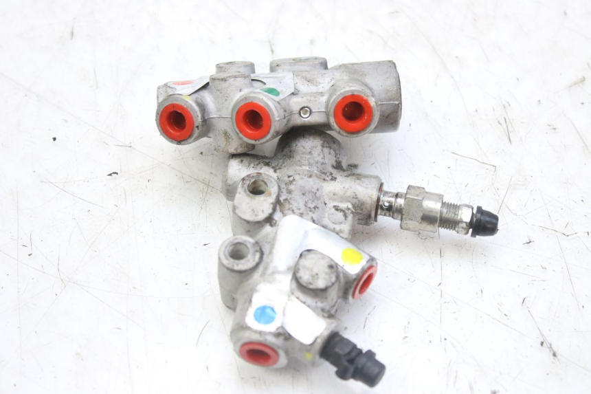 photo de BREMSSATTELVERTEILER PIAGGIO MP3 RL 250 (2006 - 2010) - Zoom auf Gebrauchszustand