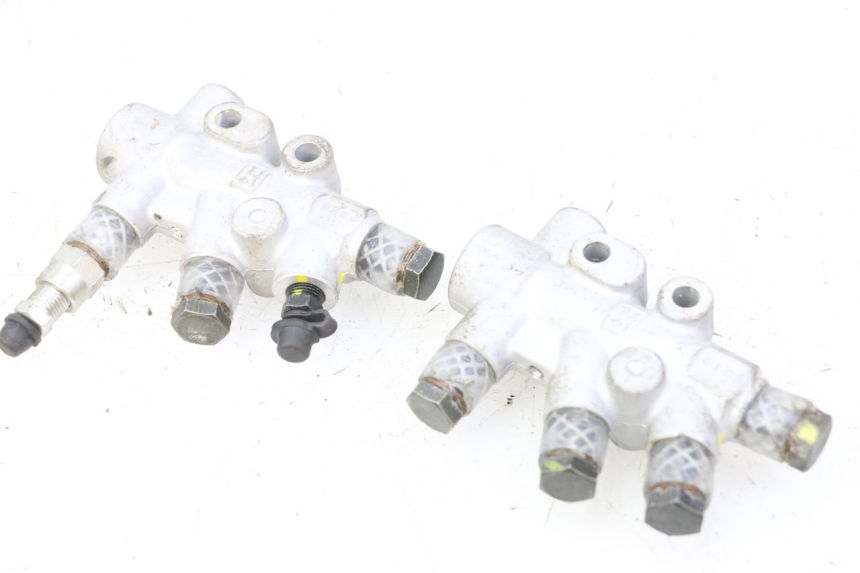 photo de BREMSSATTELVERTEILER PIAGGIO MP3 RL 250 (2006 - 2010) - Zoom auf Gebrauchszustand