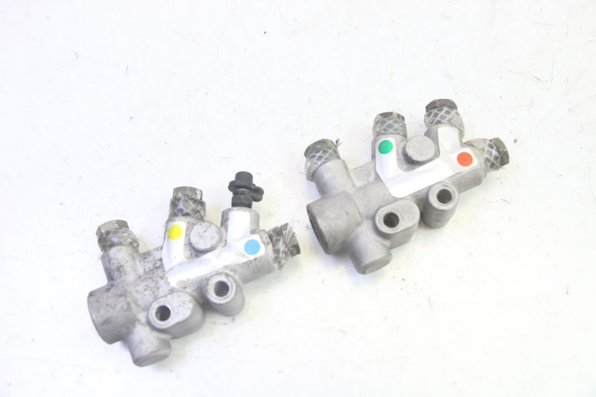 photo de BREMSSATTELVERTEILER PIAGGIO MP3 RL 250 (2006 - 2010) - Detailansicht des Bauteils