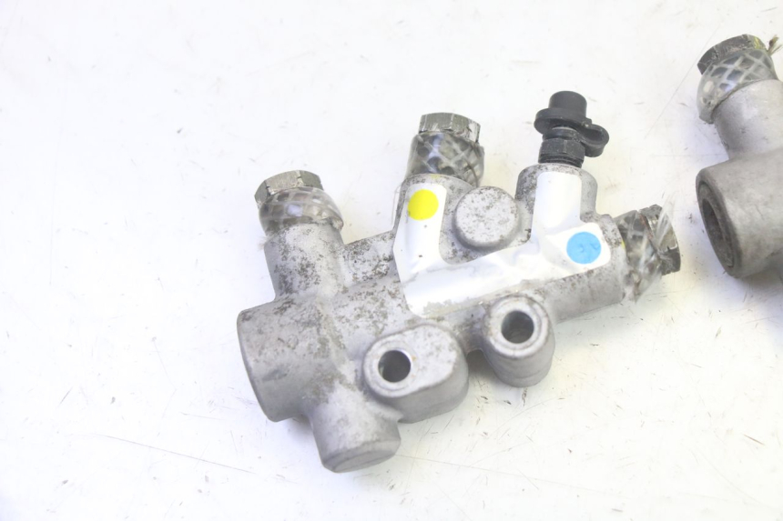 photo de BREMSSATTELVERTEILER PIAGGIO MP3 RL 250 (2006 - 2010) - Zoom auf Gebrauchszustand