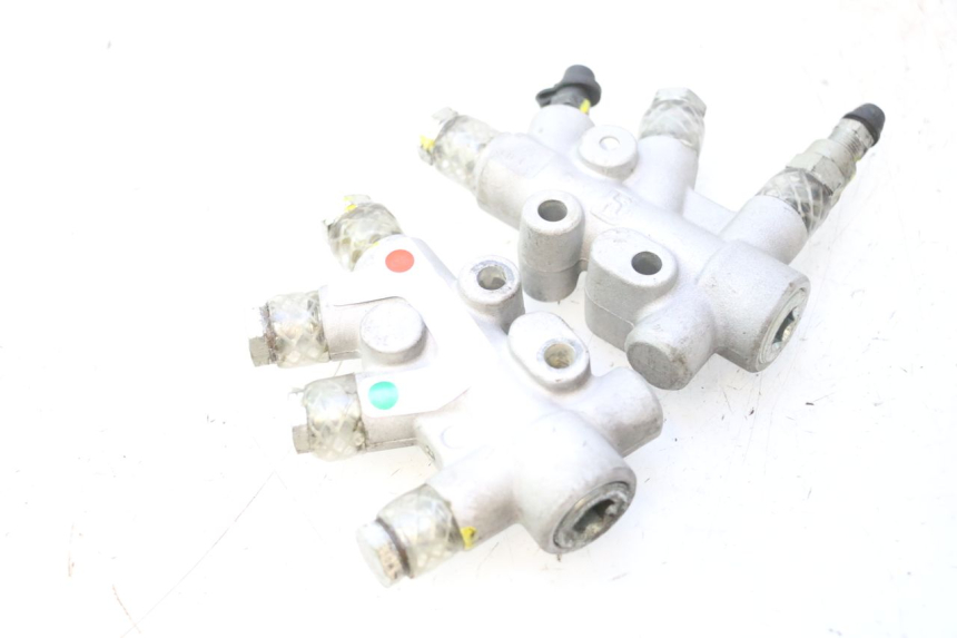 photo de BREMSSATTELVERTEILER PIAGGIO MP3 500 (2011 - 2015) - Technische Nahaufnahme