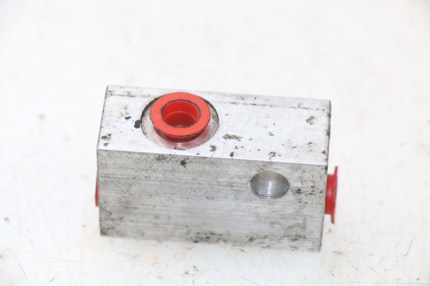 photo de BREMSSATTELVERTEILER DAELIM S2 FI 125 (2008 - 2017) - Zoom auf Gebrauchszustand