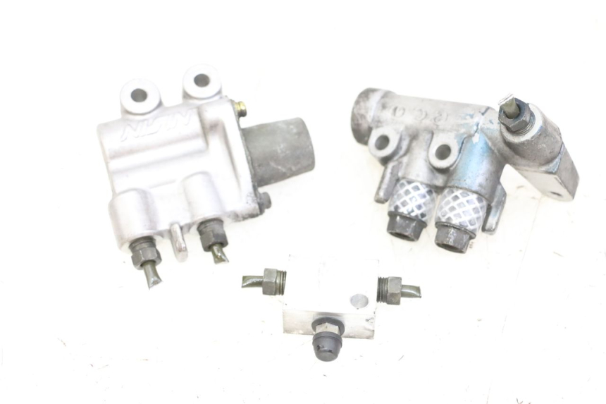 photo de BREMSVERTEILER HONDA ST PAN EUROPEAN 1300 (2002 - 2013) - Hauptansicht