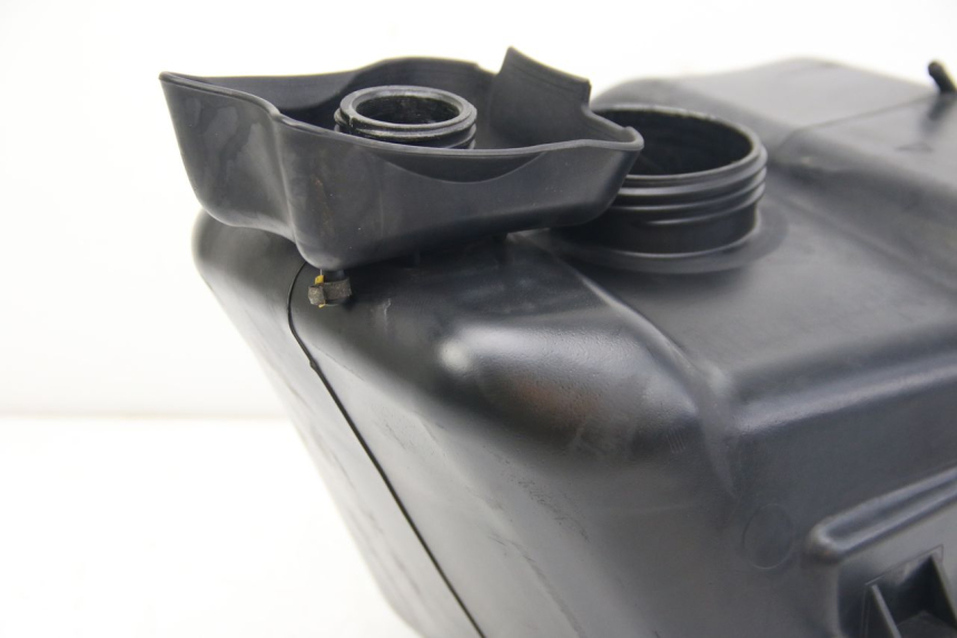 photo de KRAFTSTOFFTANK APRILIA ATLANTIC 500 (2002 - 2003) - Details der Befestigungspunkte