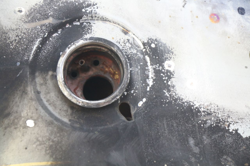 photo de KRAFTSTOFFTANK ROYAL ENFIELD BULLET CLASSIC 500 (2017 - 2020) - Zoom auf Komponenten