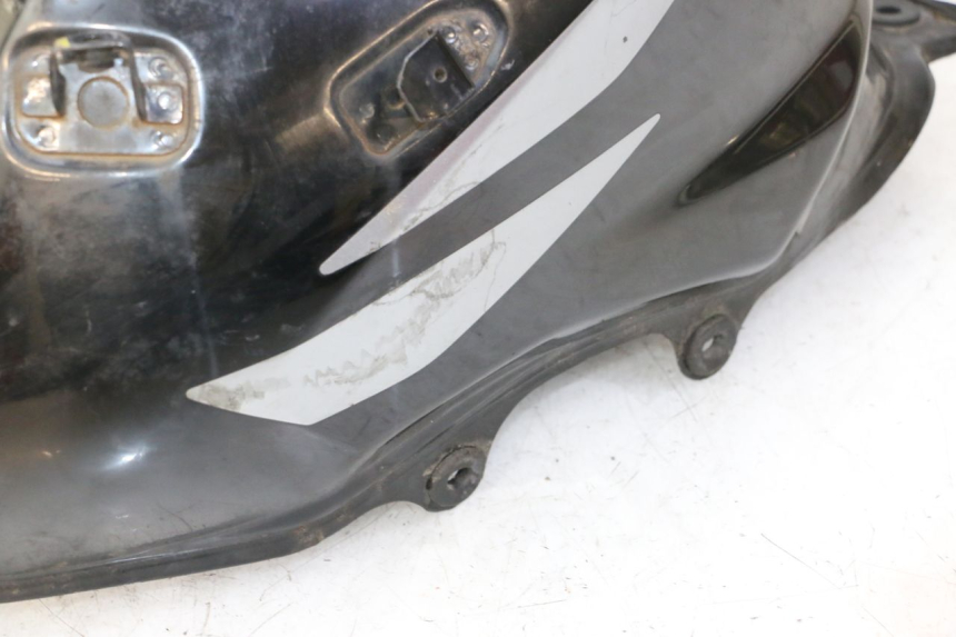 photo de KRAFTSTOFFTANK HONDA CBF 125 (2009 - 2015) - Fokus auf die Struktur