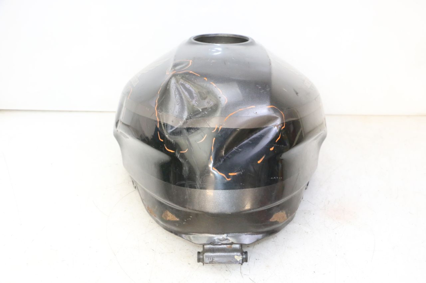 photo de KRAFTSTOFFTANK HONDA CBR F SC25 1000 (1989 - 1992) - Zoom auf Komponenten