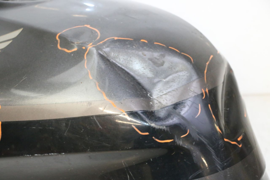 photo de KRAFTSTOFFTANK HONDA CBR F SC25 1000 (1989 - 1992) - Detaillierte Sichtprüfung