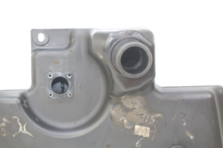 photo de KRAFTSTOFFTANK PEUGEOT CITYSTAR 50 (2013 - 2017) - Details der Befestigungspunkte