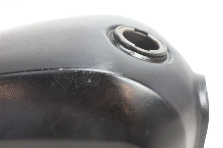 photo de KRAFTSTOFFTANK MBK DAKOTA 50 (2003 - 2008) - Details der Befestigungspunkte