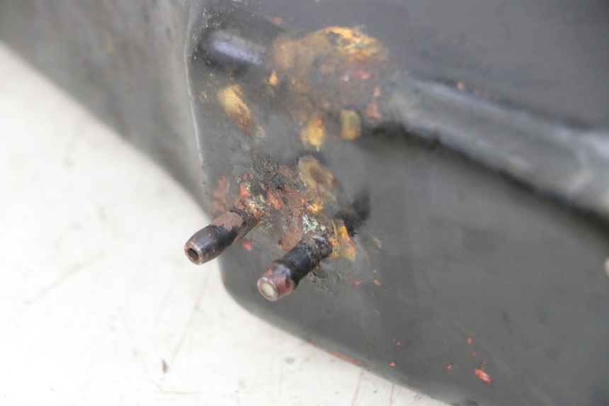 photo de KRAFTSTOFFTANK SKYTEAM DAX REPLICA 110 (2005 - 2015) - Details der Befestigungspunkte