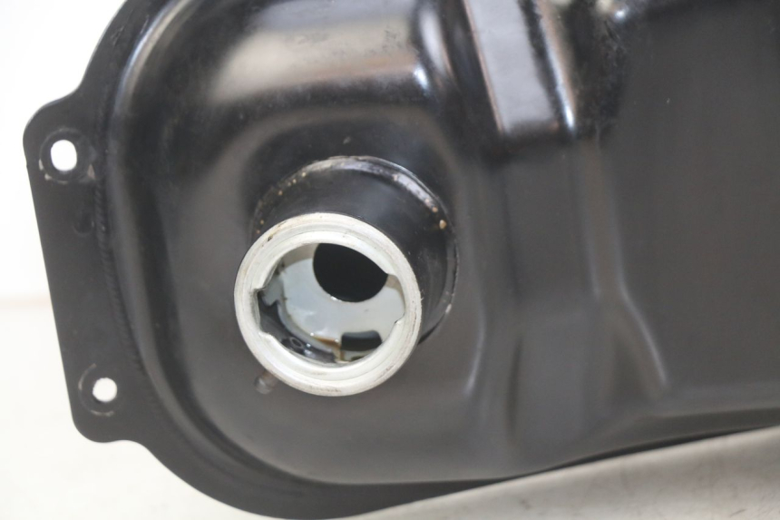 photo de KRAFTSTOFFTANK KYMCO DOWNTOWN ABS 125 (2015 - 2017) - Details der Befestigungspunkte