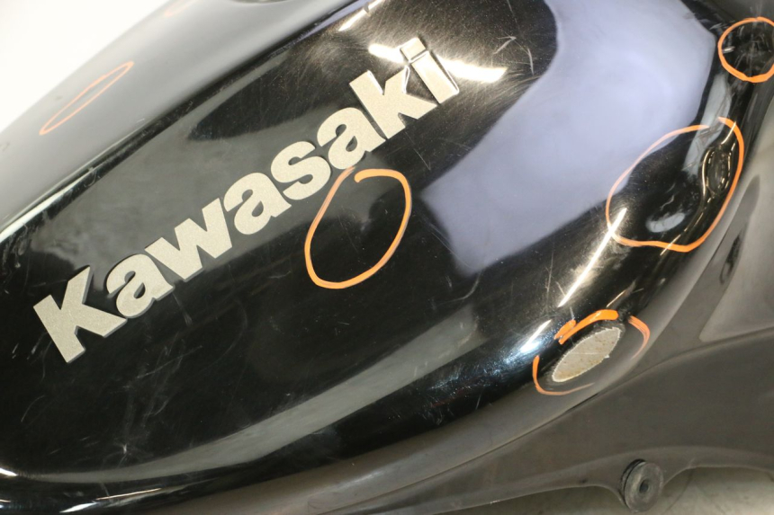 photo de KRAFTSTOFFTANK KAWASAKI ER-6 ER6 N 650 (2005 - 2009) - Fokus auf die Struktur