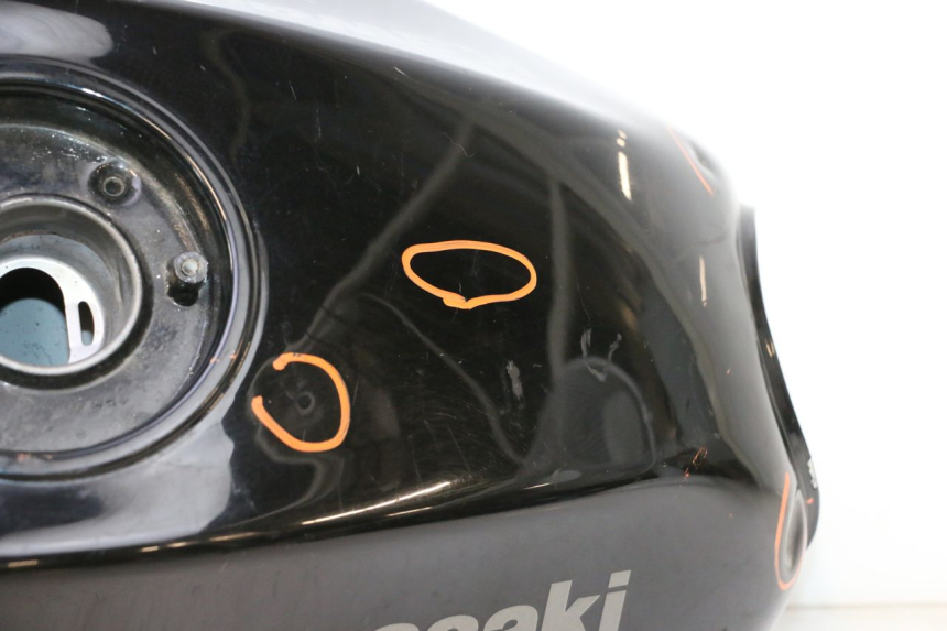 photo de KRAFTSTOFFTANK KAWASAKI ER-6 ER6 N 650 (2005 - 2009) - Details der Befestigungspunkte
